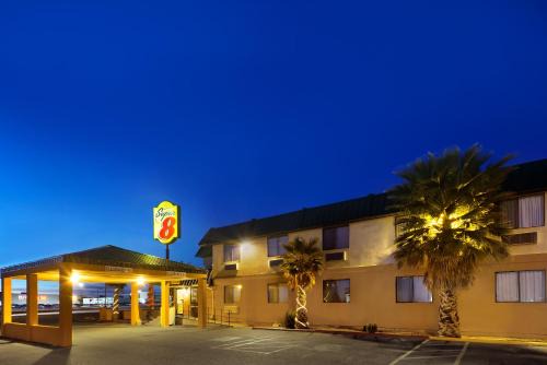 Alamogordo Hotel | Super 8 by Wyndham Alamogordo - White Sands