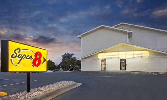 Columbus Hotel | Super 8 by Wyndham Columbus Airport