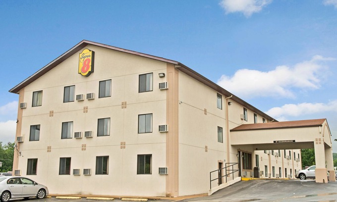 Allenton Hotel | Super 8 by Wyndham Eureka/Six Flags Nearby