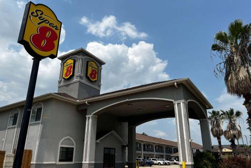 Houston Hotel | Super 8 by Wyndham Houston North I-45
