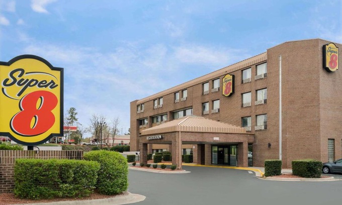 Northeast Raleigh Hotel | Super 8 by Wyndham Raleigh North East