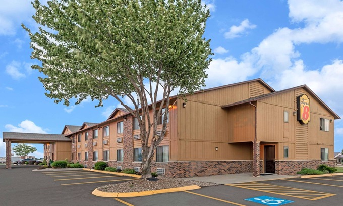 Smithville Hotel | Super 8 by Wyndham Smithville/Kansas City