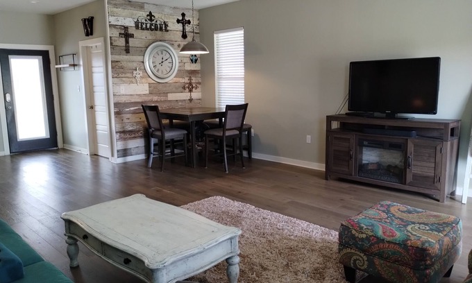 Sulphur Casa | Super Clean Executive Rental 3/2 house in Sulphur Minutes from Frasch Ballpark