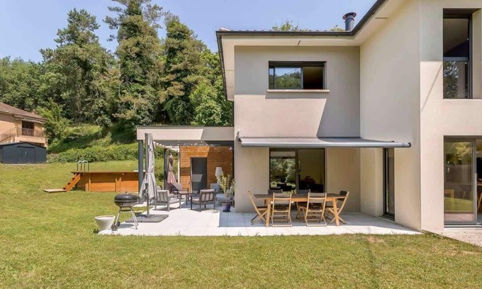Saint-Didier-au-Mont-d'Or Casa | Superb villa with swimming pool for 8 people