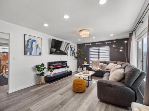 Mira Mesa Casa | Super Spacious Family Vacation House!