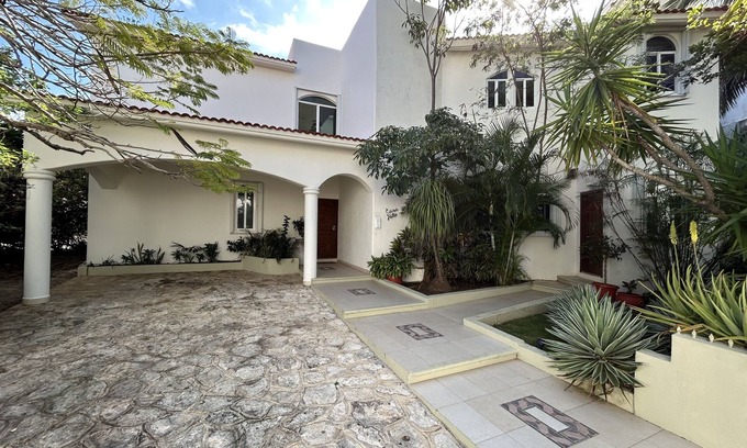 Área de Playacar Fase I Casa | Casa Foto-fabuloso y casi frente al mar! en Playa del Carmen 4 Br