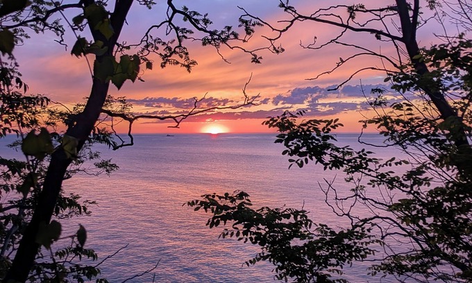 Chautauqua County Casa | Superb 3-bedroom, 2 bath house on lake erie. 2 min drive to Barcelona Harbor!