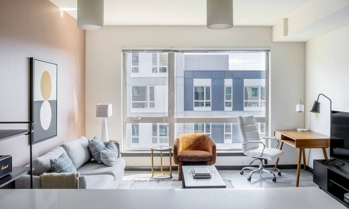 Northeast Bellevue Apartamento | Superb Bellevue Jr 1BR w/ Garden & Wine Lockers, nr Bars, by Blueground