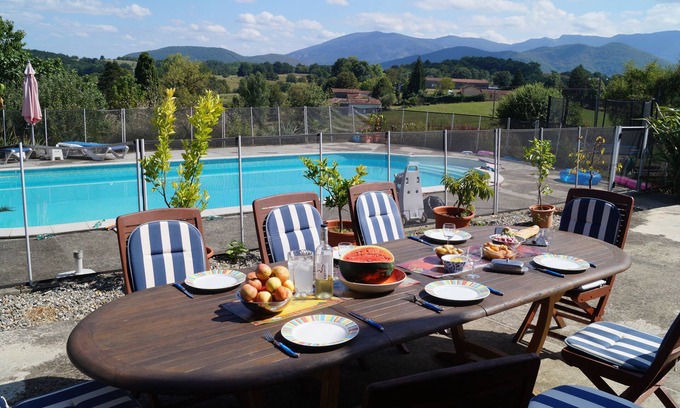 Rouede Otro | Casa rural con gran piscina climatizada y zona de juegos infantiles en Rouede.