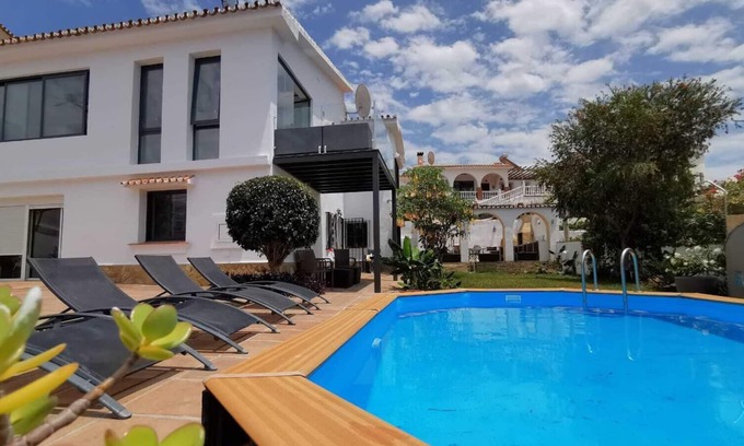 Caleta de Velez Villa | Superb Villa Location Short Walk to the Beach in Caleta de Velez, Torre del Mar