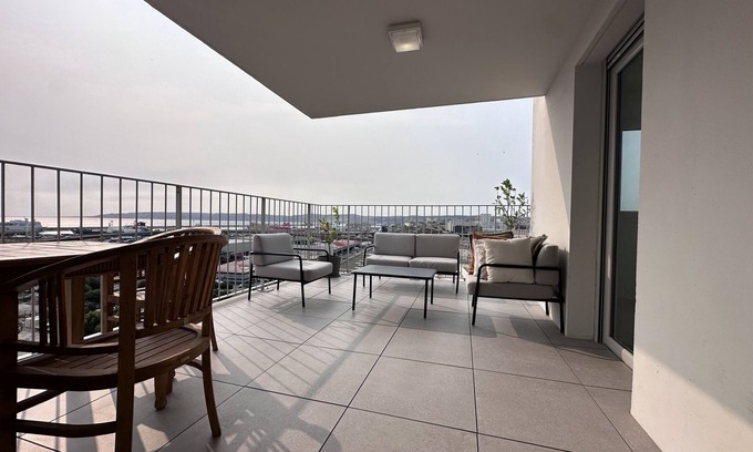 Euromed - La Joliette Apartamento | Superbe Appartement en Résidence Avec vue sur mer et Coucher de Soleil