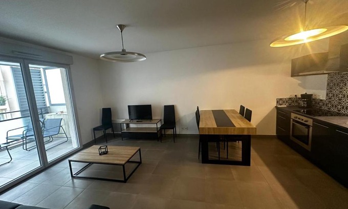 Quartier du Port Apartamento | Superbe Appartement terrasse 2P à 5 min à pied du vieux Nice, du port et du Tram