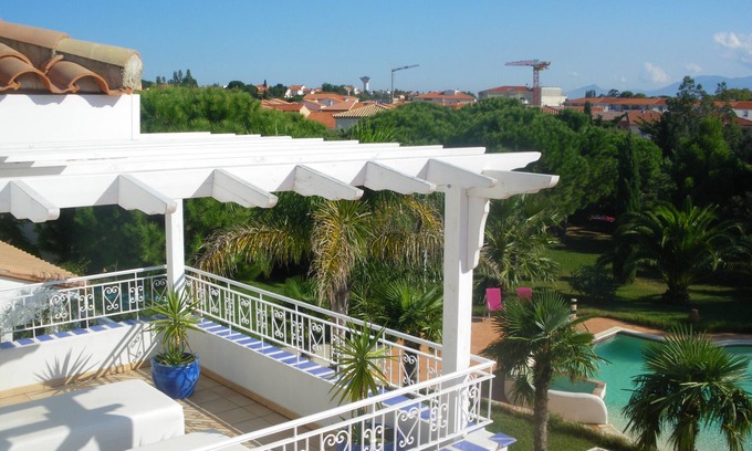 Cabestany Villa | Magnífica villa mediterránea espaciosa, piscina tranquila y brillante, jacuzzi, parque