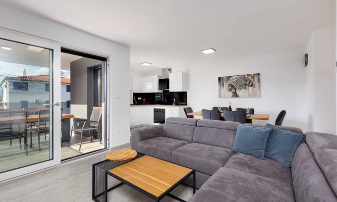 Vantacici Apartamento | Superior Apartment II. Near the Beach