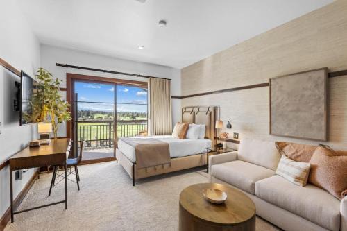 Bend Hotel | Superior Queen @ Juniper Preserve