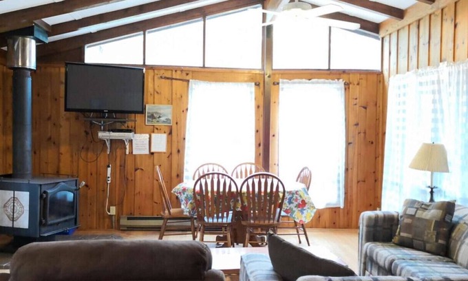 Seguin Cabina | Superior Three-Bedroom Cottage