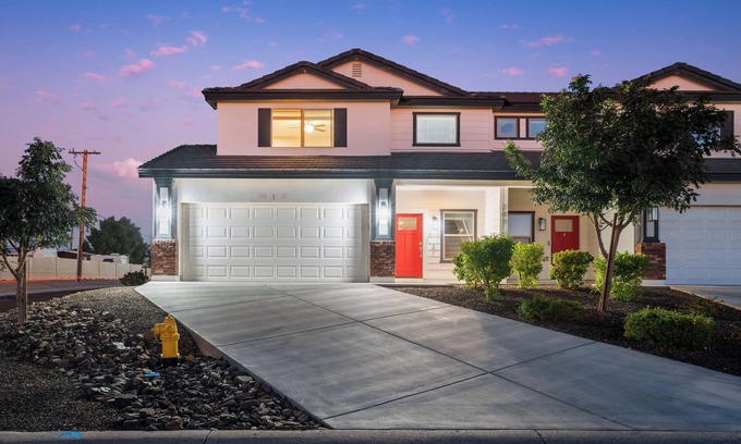 East Mesa Casa | Superstition Views - 3 Bedroom 2.5 Bath w/ a Fun Backyard!