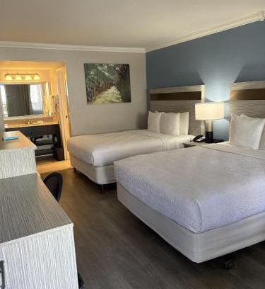 North Mountain Hotel | SureStay InnSuites Phoenix Hotel & Suites by Best Western
