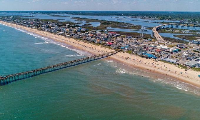 Hampstead Casa | Surf City Off Island Retreat! 2.5 mi to beach - Flexible booking days!
