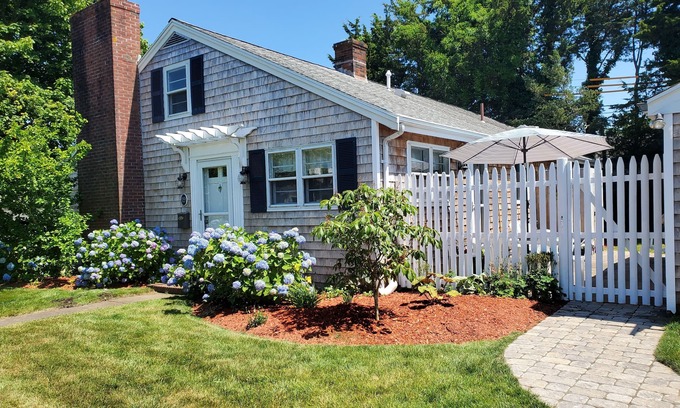 Falmouth Casa | Surf Beach Drive. La ubicación es fabulosa. camino para bicicletas. El viñedo de Martha transbordadores /