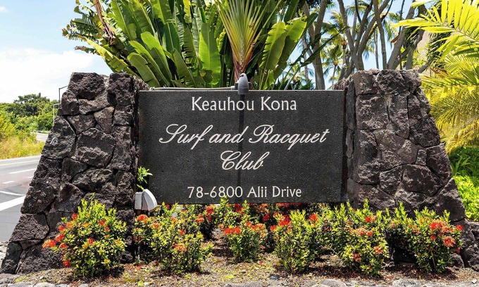 Historic Kailua Village Casa | Surf & Racquet Club #24 New Beds, New You!