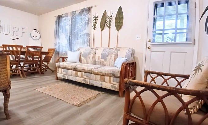 Ocean Isle Beach Apartamento | ** Surf Shack / Reserved Beach Parking Included **