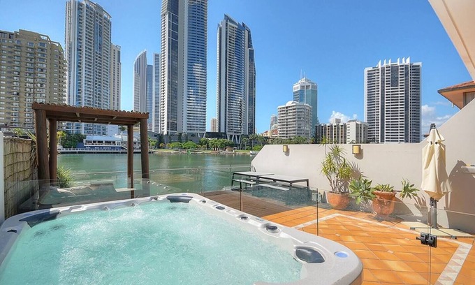 Surfers Paradise Villa | Reflexiones de los surfistas Familia fabulosa Río principal.