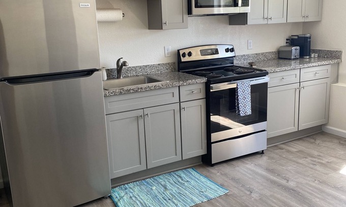 Crescent City Condominio | Surfside 65 - One block from the ocean!