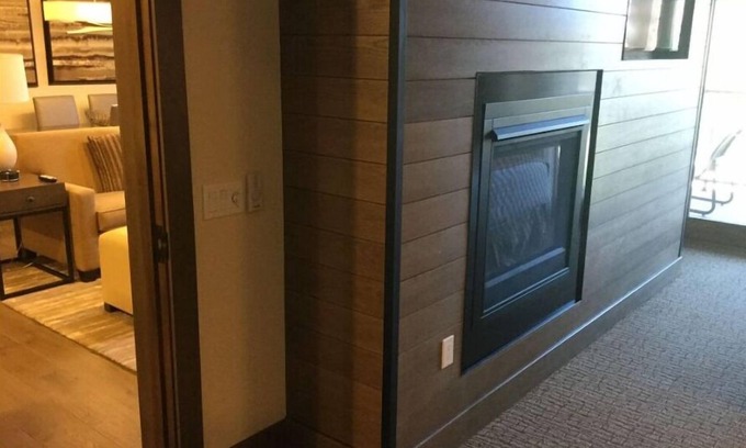 Truckee Complejo | Surrounded by pine forests and mountains!