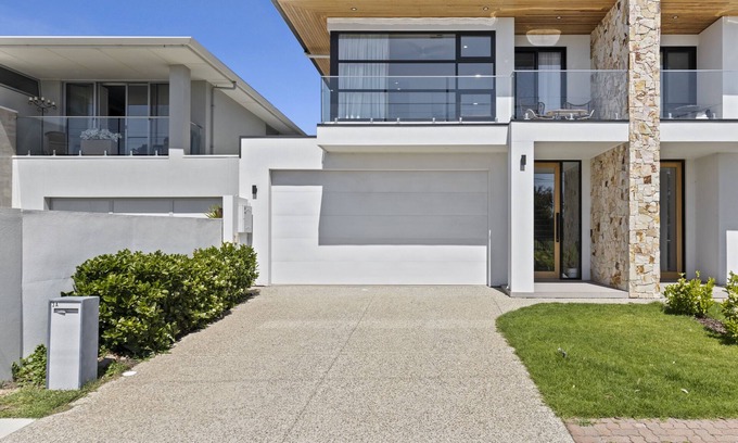 Henley Beach South Casa | Swainson on Lexington