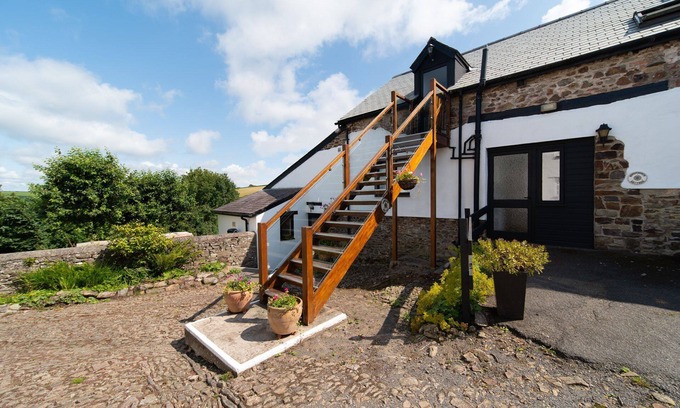 Littleham Cabaña | Swallow Cottage - Sleeps 4 with a pool & games room