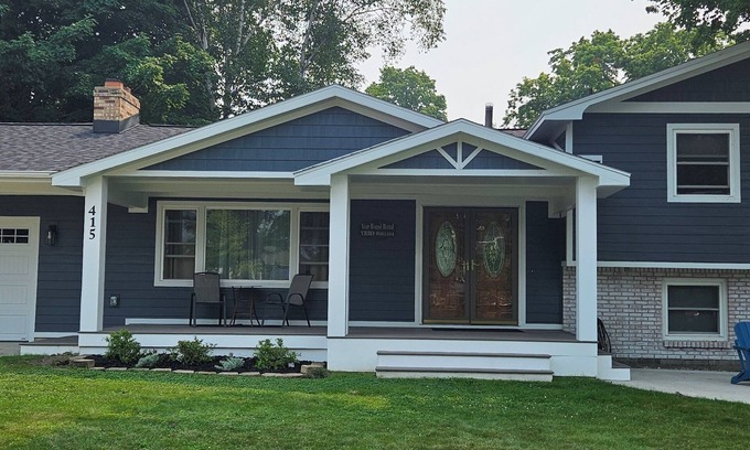 Elk Rapids Casa | ¡Ubicación, ubicación, ubicación!