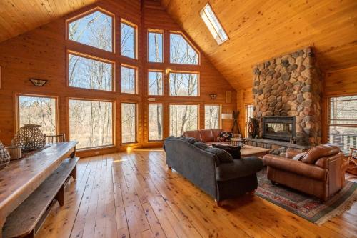 Saugatuck Casa | Swan Lodge - Walking distance to downtown Saugatuck - Modern Cabin Getaway!