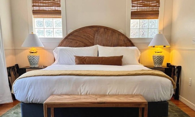 Historic Railroad District Casa | Swank Boutique Suites | Deluxe King