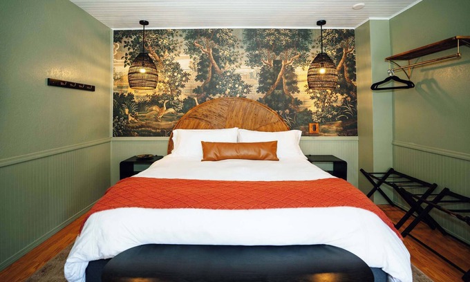Historic Railroad District Casa | Swank Boutique Suites | Double Shower