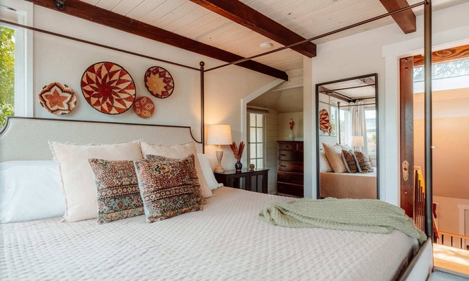 Historic Railroad District Casa | Swank House on Main St in Ashland