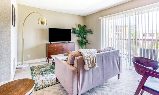 East San Mateo Apartamento | Sweet 1BR in San Mateo, Pool + Parking