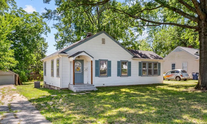 Warrenton Casa | Sweet Cherry Escape | JZ Vacation Rentals