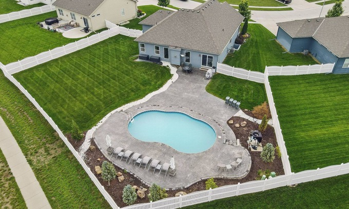 Papillion Casa | Sweet Escape Farmhouse with Pool and Movie Room