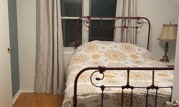 Red Deer Casa | Sweet little house in a sweet location