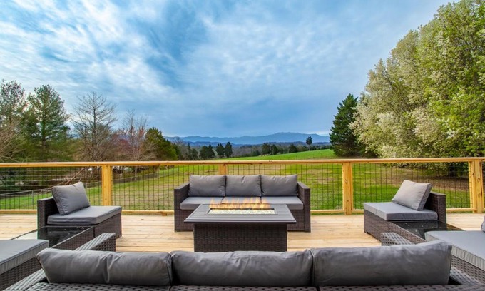 Sevierville Casa | Sweet Mountain Escape - View, Hot Tub, & Fire Pit!