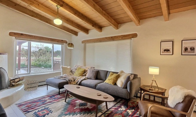 Arroyo Seco Casa | Sweet Mountain View Arroyo Seco Home with Hot Tub
