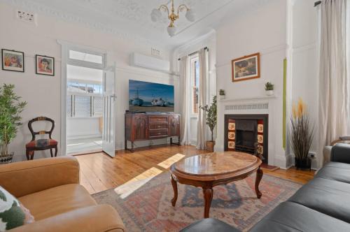 Bathurst Casa | Sweet Stewart - Walk to CBD Convenient & Cosy