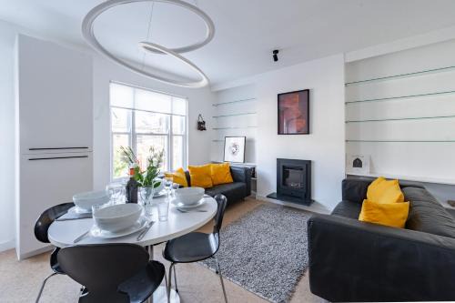 Norwich Apartamento | Swift Host - 2 Bedrooms - Apartment - Great Location - Parking