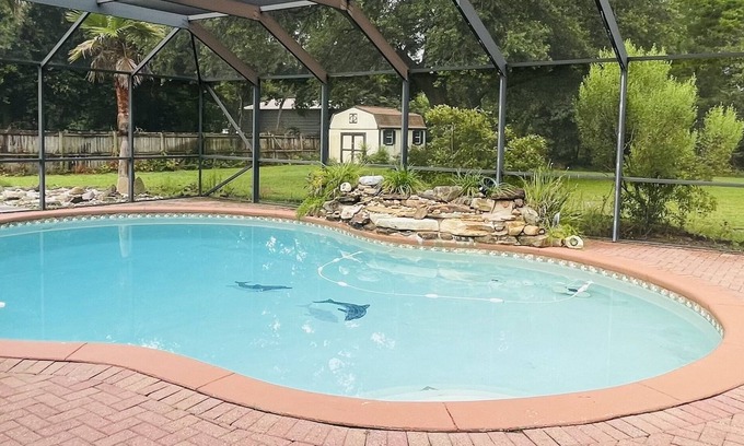 Navarre Casa | Swim More,Stress less, HEATED Private pool, Sleeps 12