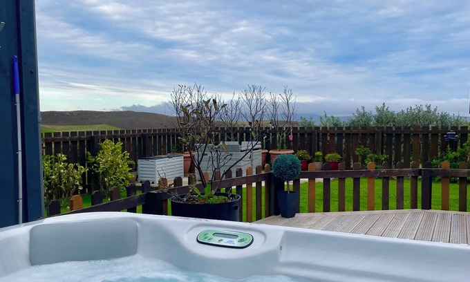 Stromness Casa | Switha- 3 bed home in Orkney, Scotland with hot tub and outstanding sea views