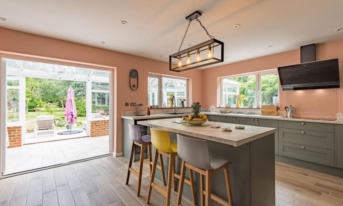 Staple Casa | Sycamores - Fabulous family home with huge garden