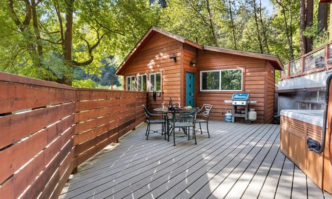 Guerneville Cabina | Sydney's Retreat~Chic & Enchanting Treetop Paradise! Quiet!HtTb/Pup/WiFi