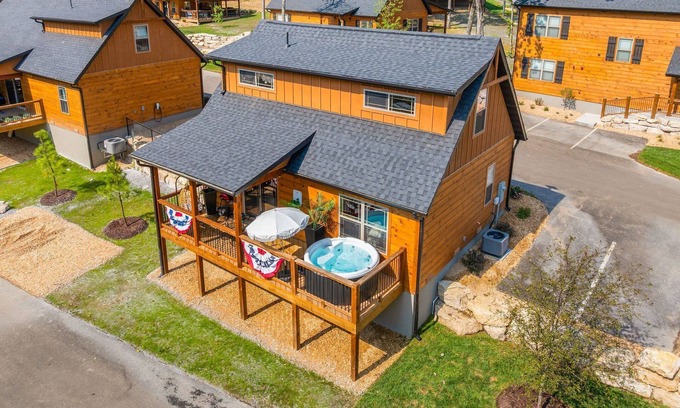 Branson Cabina | Sylish Cabin Near Thunder Ridge Arena | Private Hot Tub, Indoor/Outdoor Pools, Fishing & Game Nook