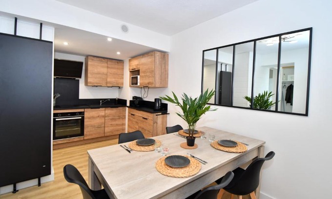 Aix-les-Bains Apartamento | T2 Cosy en centre-ville proche du lac avec balcon